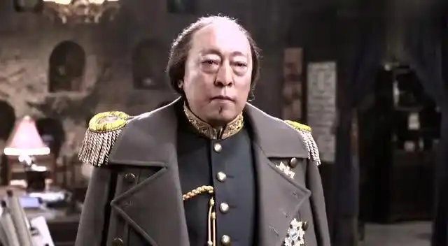 智取威虎山:杨子荣送座山雕一座"座山雕",彻底让他解除防备!