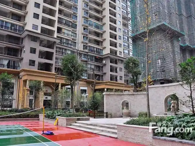 天誉城简介: 天誉城项目位于云岩区核心地段,紧接省政府及宅吉小区