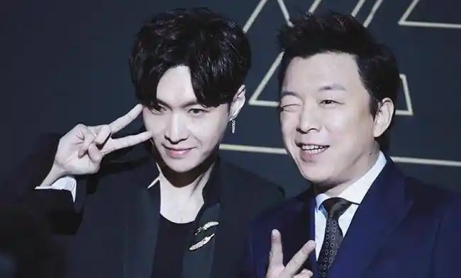 既去看演唱会,还推荐新唱片,近日有消息透露,张艺兴成《向往的生活》