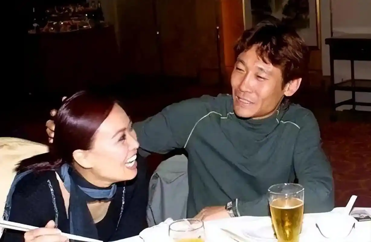 回顾孟桐:爱上未婚生子的那英,爱妻子的全部,对继子视如己出