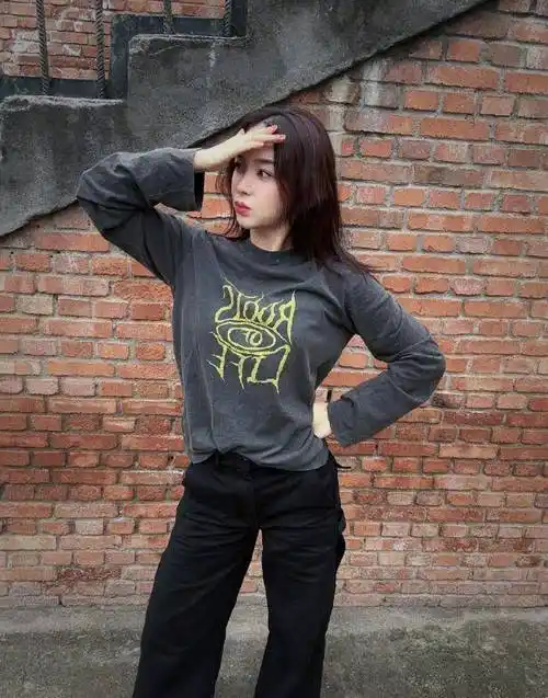 袁姗姗分享生活美照,身姿曼妙惹人爱,俏皮可爱甜如初恋_网络_黑色