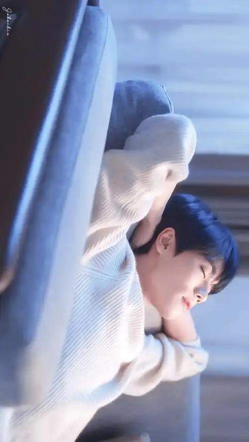 林彦俊 发光体#92映在我蓝色视网膜丨30333235 3730