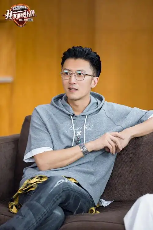 【5.14 谢霆锋】今天的造型很不一样嘛[酷][酷][酷].