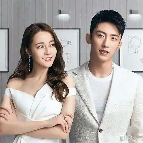 (黄景瑜,迪丽热巴《幸福触手可及》剧照)宋琳琳指出,一些自媒体作者和