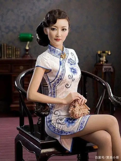 旗袍:一件比牛仔裤更显身材的衣服,尽显成熟女人的魅力