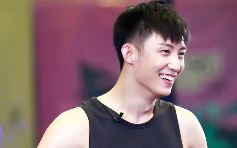 黄景瑜个人向 听说黄景瑜已经攻遍b站,我们鲸鱼笑起来也是很甜很奶的