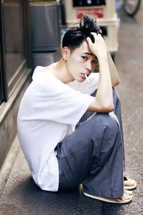 这就是你们说的痞帅男生吧