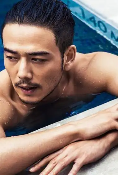 杨烁半裸泳池写真图片35