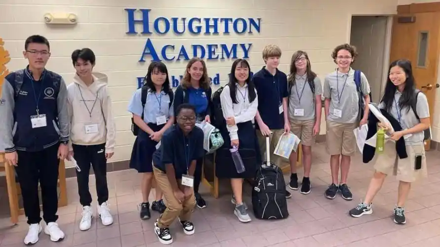 腾的午餐,感谢我们的新厨师 - 利奇纳夫人,我们的足球和排球队今天也