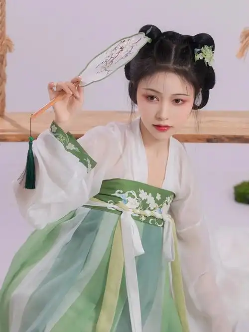 仿杨超越同款汉服发型吖汉服发型