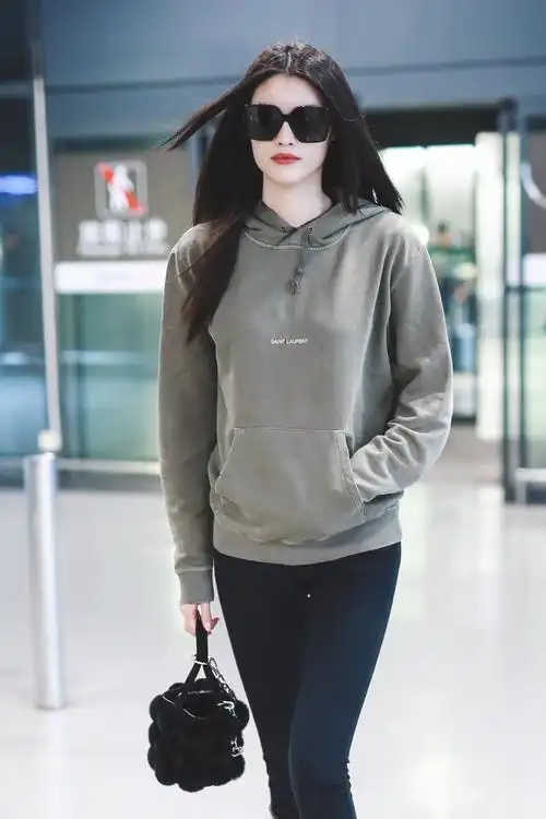 何穗机场街拍美出新高度这才是超模