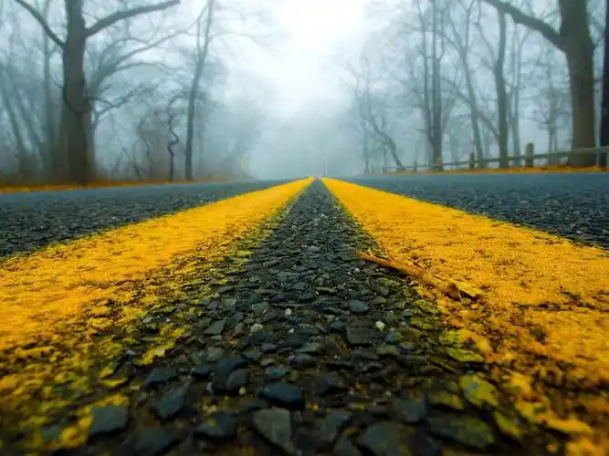 描述: 道路特写雾-自然高清壁纸 当前壁纸尺寸: 1200 x 900