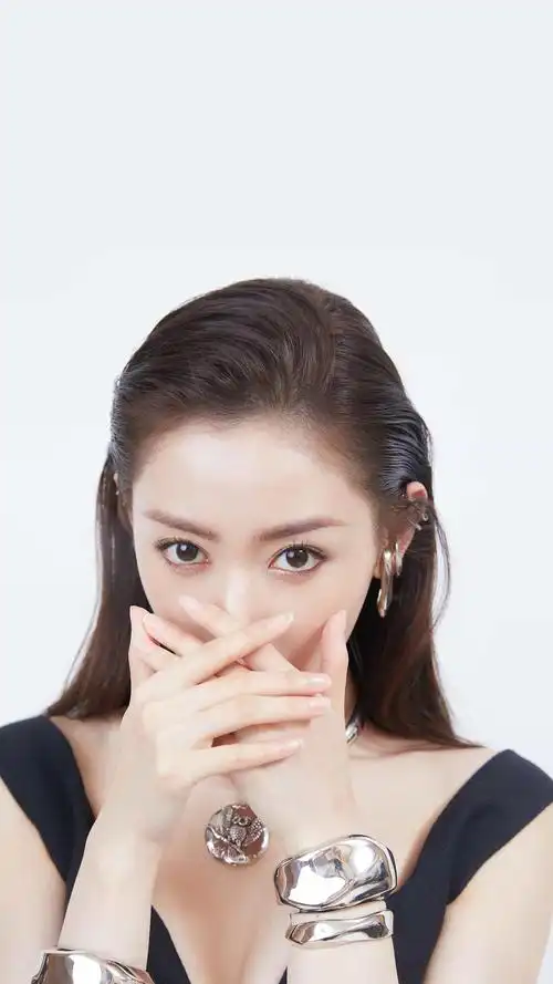 演艺圈不乏高颜值的女演员,演员张天爱凭借什么立足演艺圈? @视觉中国