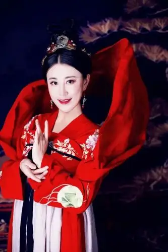 中国内地新锐原创女歌手胡煜梓一首古风新歌《与君》上线啦