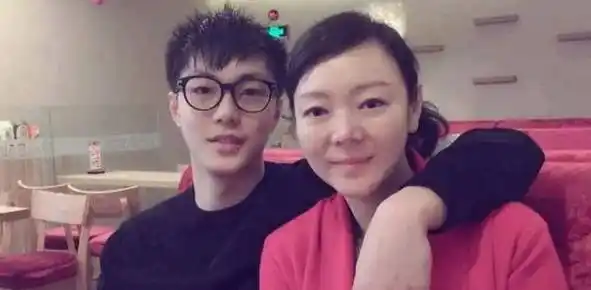 fiba球星母亲节特辑:胡明轩母子,勒布朗梦母女,乔丹母子等齐聚