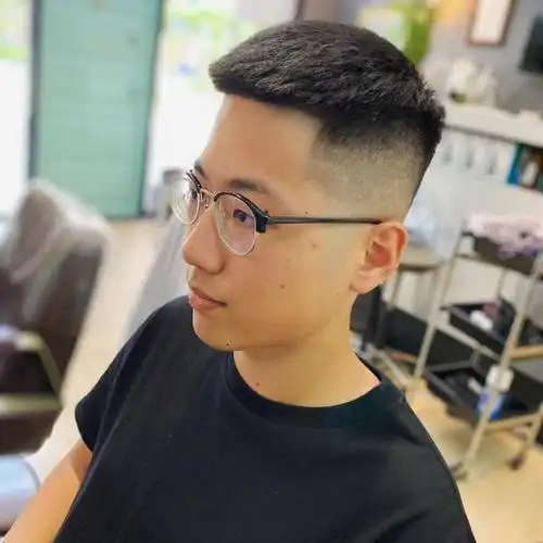 男生别迷恋"背头"发型了,今夏留这4款短发,时尚帅气不油腻