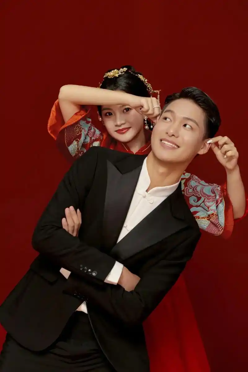 打破传统的新中式秀禾婚纱照7815.