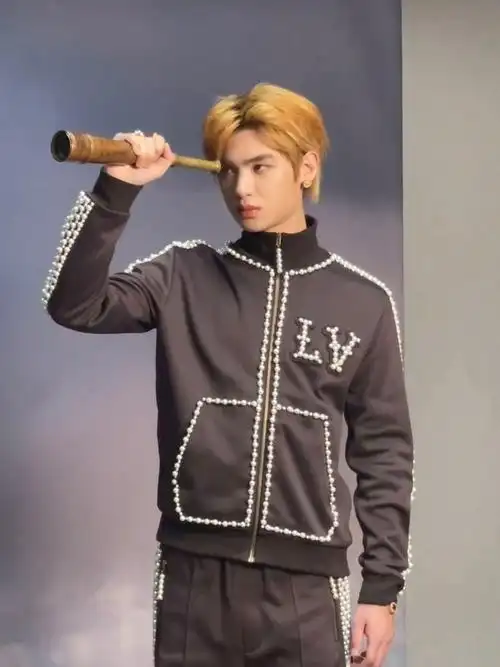 黄明昊|杂志|名品_新浪新闻