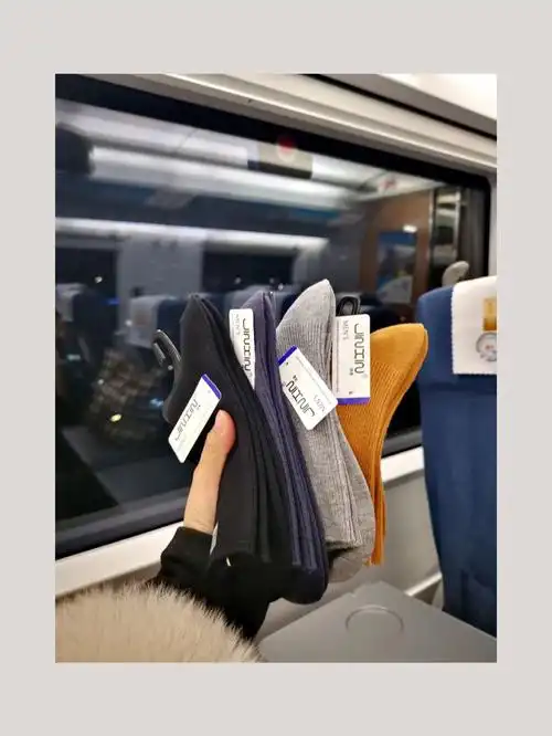 坐个高铁送袜子去