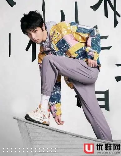 华晨宇上脚演绎李宁溯系列新鞋即将发售