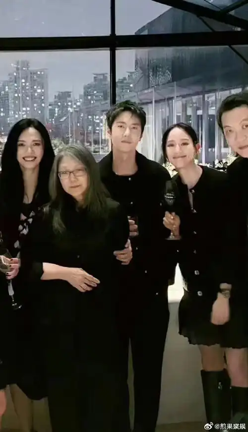 王一博姚晨张钧甯合照