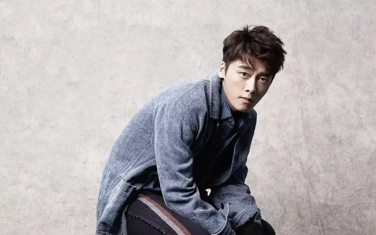 李易峰帅气杂志写真图片桌面壁纸高清大图预览1440×900_大陆明星下载