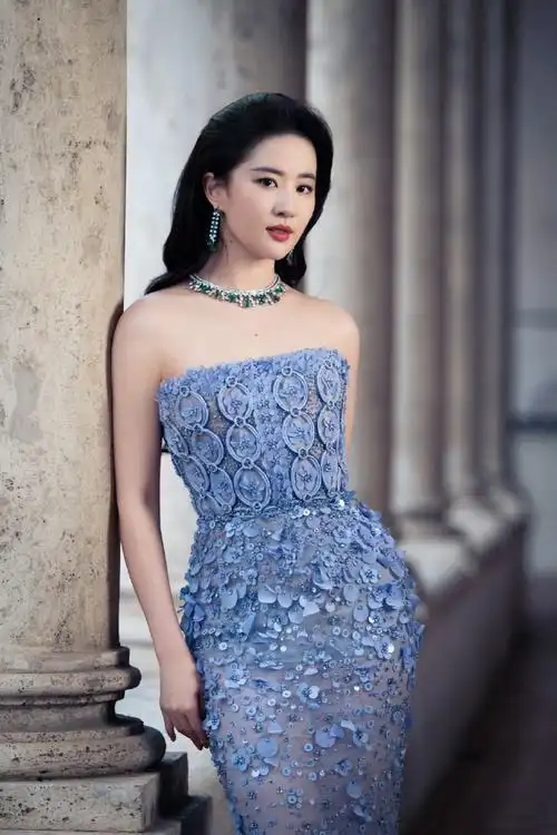 刘亦菲宝格丽出图