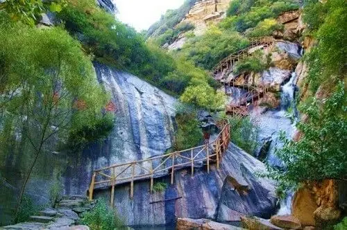 悠闲宁静之地 清凉谷景区 玻璃栈道 水晶长城 竹筏戏水一日游