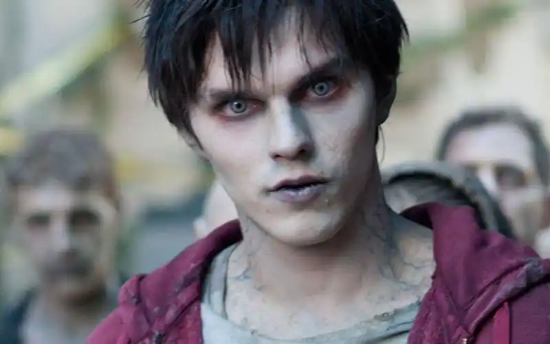 这只丧尸不一般,会开汽车会谈恋爱,被大家奉为尸王!温暖的尸体