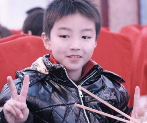 王俊凯的童年张艺兴的童年千玺的童年看到鹿晗不愧是顶流