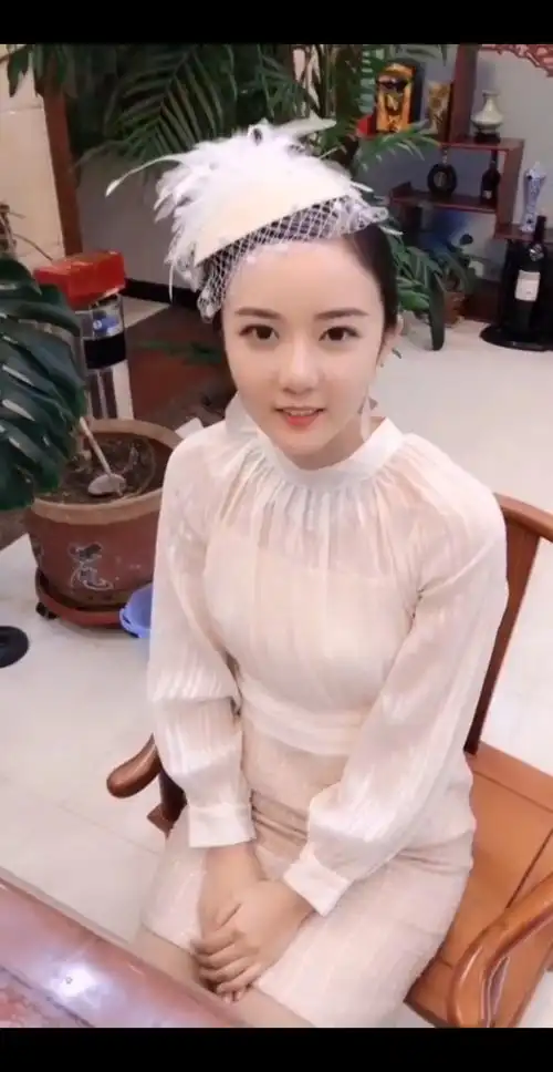 女孩子照片还是要真实一点的相亲最好还是用证件吧!