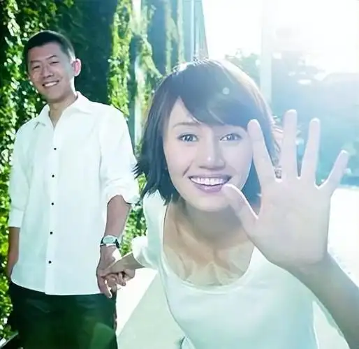 回顾夏雨结婚不邀请父亲婚后与母亲明算账妻子袁泉感到心疼