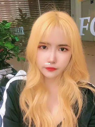 黄头发的妹妹09_汇悦大融城自由行热门攻略_发型_加班_发型颜色