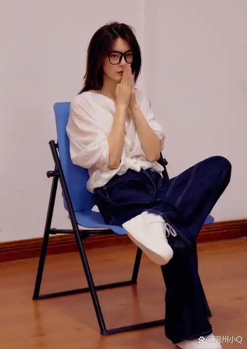 傅菁长得挺漂亮的,是火箭少女101里综合实力比较优秀的一位