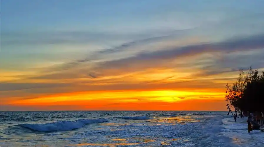 在涠洲岛,遇见最美晚霞