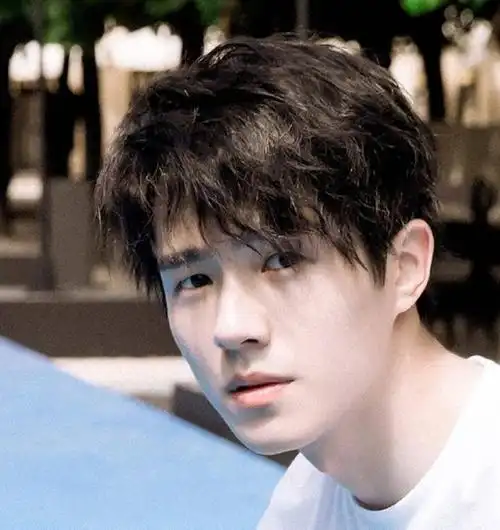 为什么刘昊然五官单看一般组合整体看却很耀眼