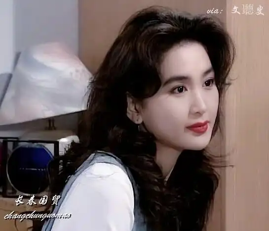 温碧霞30年前旧照曝光,性感妩媚风情万种