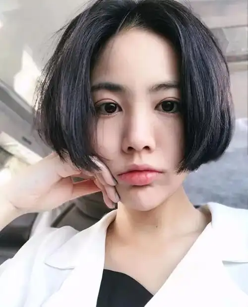 女生中分露额头短发,短发图片,发型图片