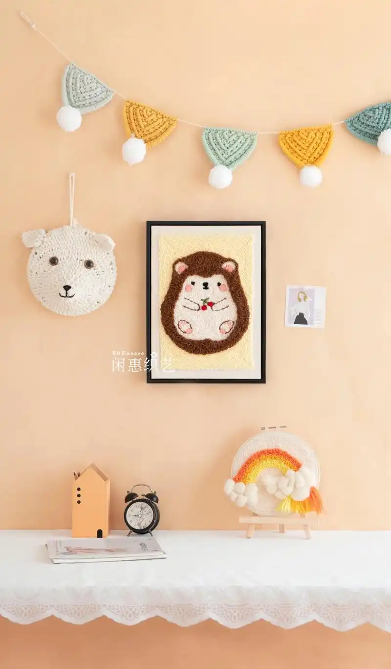 儿童房氛围拿捏就靠这个毛线小刺猬装饰画