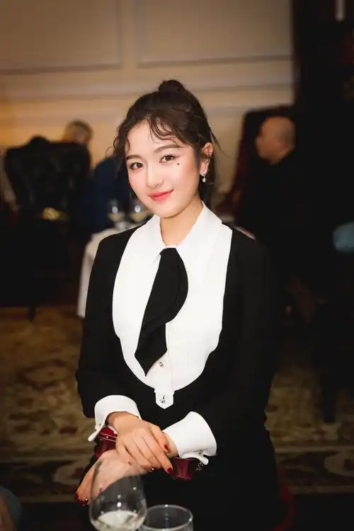 李兰迪带你开启烂漫少女的异想世界!