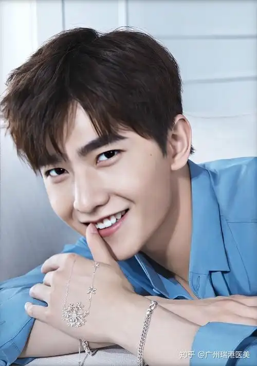 杨洋:99分标准骨相男星 - 知乎