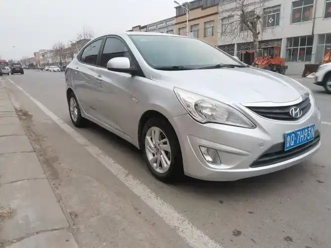 现代 瑞纳  2010款 三厢 1.4l 手动标准型gl图片