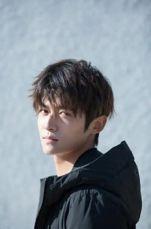 的勇士官微,网传这一季去到了新疆边防,还有李晨,龚俊,杜江,张彬彬