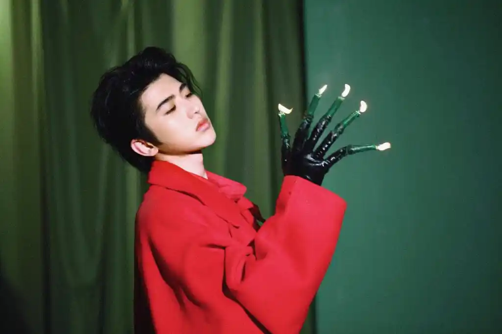 最新帅气蔡徐坤时尚壁纸_潮味儿十足的蔡徐坤