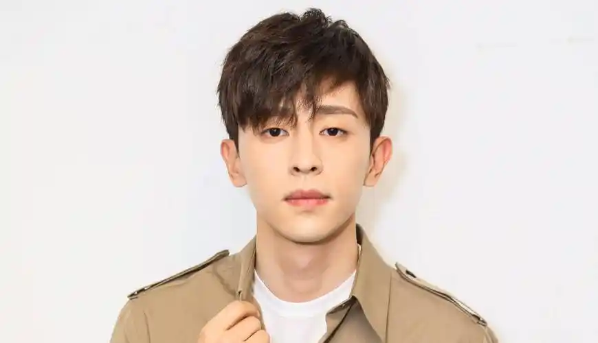 别再吹浓眉大眼了这5位男演员告诉你眼睛小一样可以帅气逼人