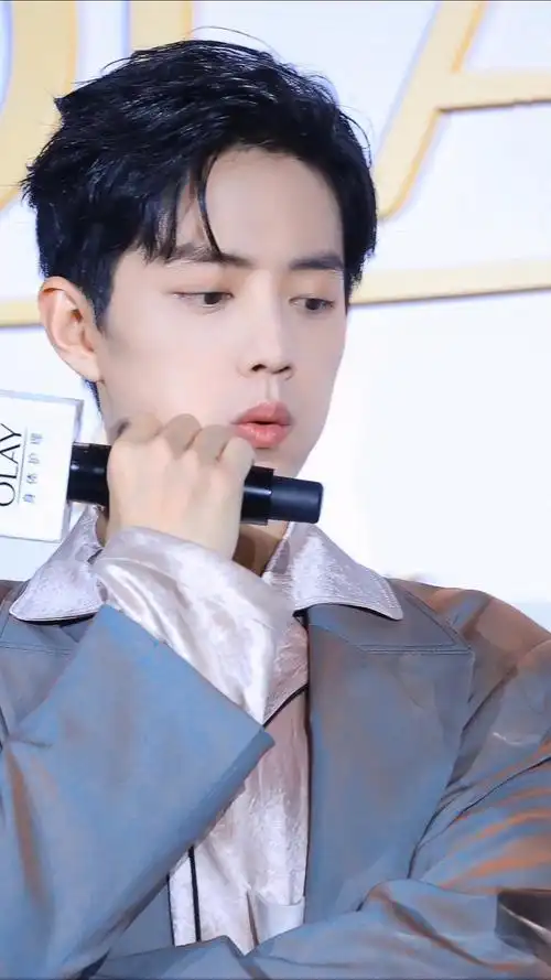 撩人的肖战#啊啊啊…这个嘟嘴挑眉,太可了