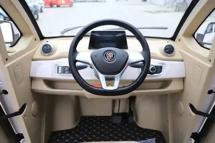 2款低速四轮电动车动力足带冷暖空调适合老年人代步接娃