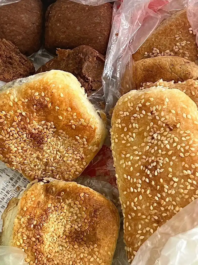 石家庄麻酱烧饼好香啊!酥脆掉渣!#心动推荐官 #心动五一  - 抖音