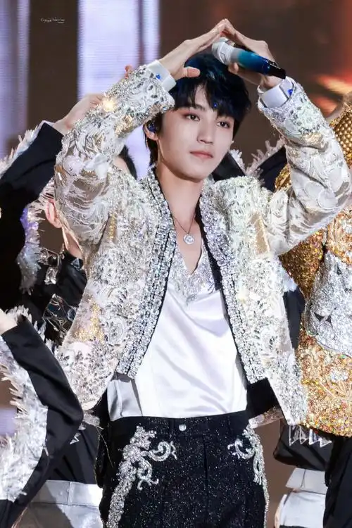 愚人节站姐团建#  不是站姐,但想分享我最帅的男朋友  @tfboys