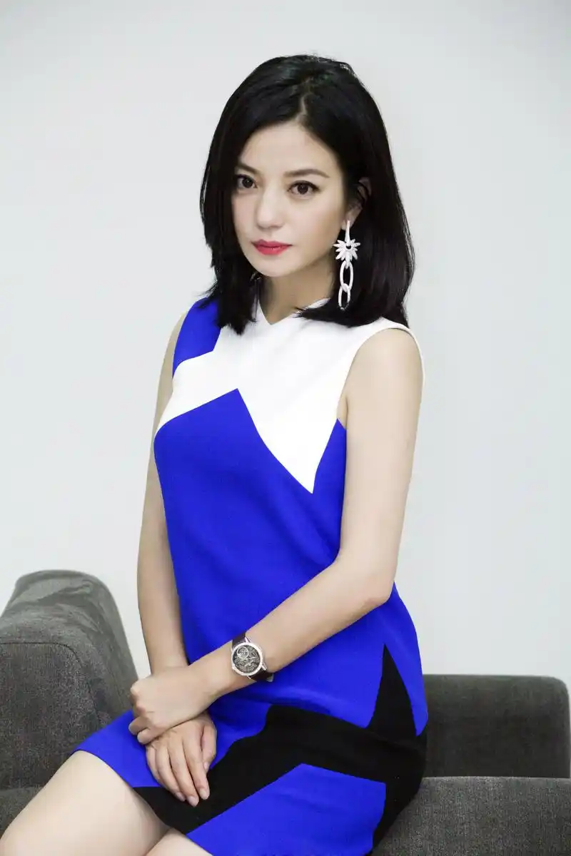 赵薇深夜发文,疑似婚姻有变,夫妻本是同林鸟,大难临头各自飞?